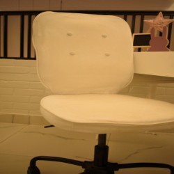 White desk chair with bows